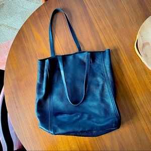 Cuyana tall unstructured tote (black)